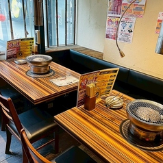 【宴会席～14名様】最大14名様までご利用可能な宴会席をご用意しています。焼肉を楽しみながら、友人や同僚との特別な時間をお過ごしください。