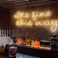 皆様の心を支えるネオンサイン『it's fine this way』！