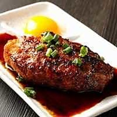 自家製つくね(卵黄付)