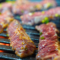 【焼肉すう】は、リーズナブルな価格で上質なお肉をお楽しみいただけます！新鮮な食材と豊富なメニューが自慢になります！炭火でジューシーに焼き上げ、会社宴会や飲み会にご利用ください！
