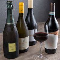 厳選ワインに日本酒。多彩な料理に寄り添う美酒の数々。