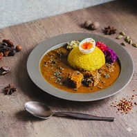 サウナ飯をヒントに生まれた至福の特製カレー