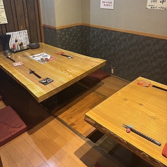 【1階:3名様テーブル×2】人数に合わせてご案内できる便利なテーブル席をご用意!ちょっとした少人数でのお食事にちょうど良く、様々なシーンにご活用いただけます。