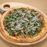 パスタやピザも充実。藤沢名産のしらすを使った料理も