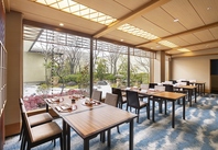 人数やシーンに合わせて利用可能なテーブル席をご用意！