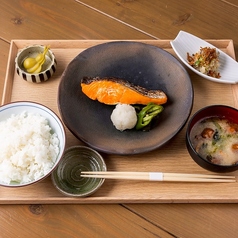 厚切り塩鮭定食