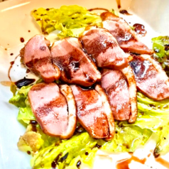 合鴨ロースのワインソースサラダ仕立て