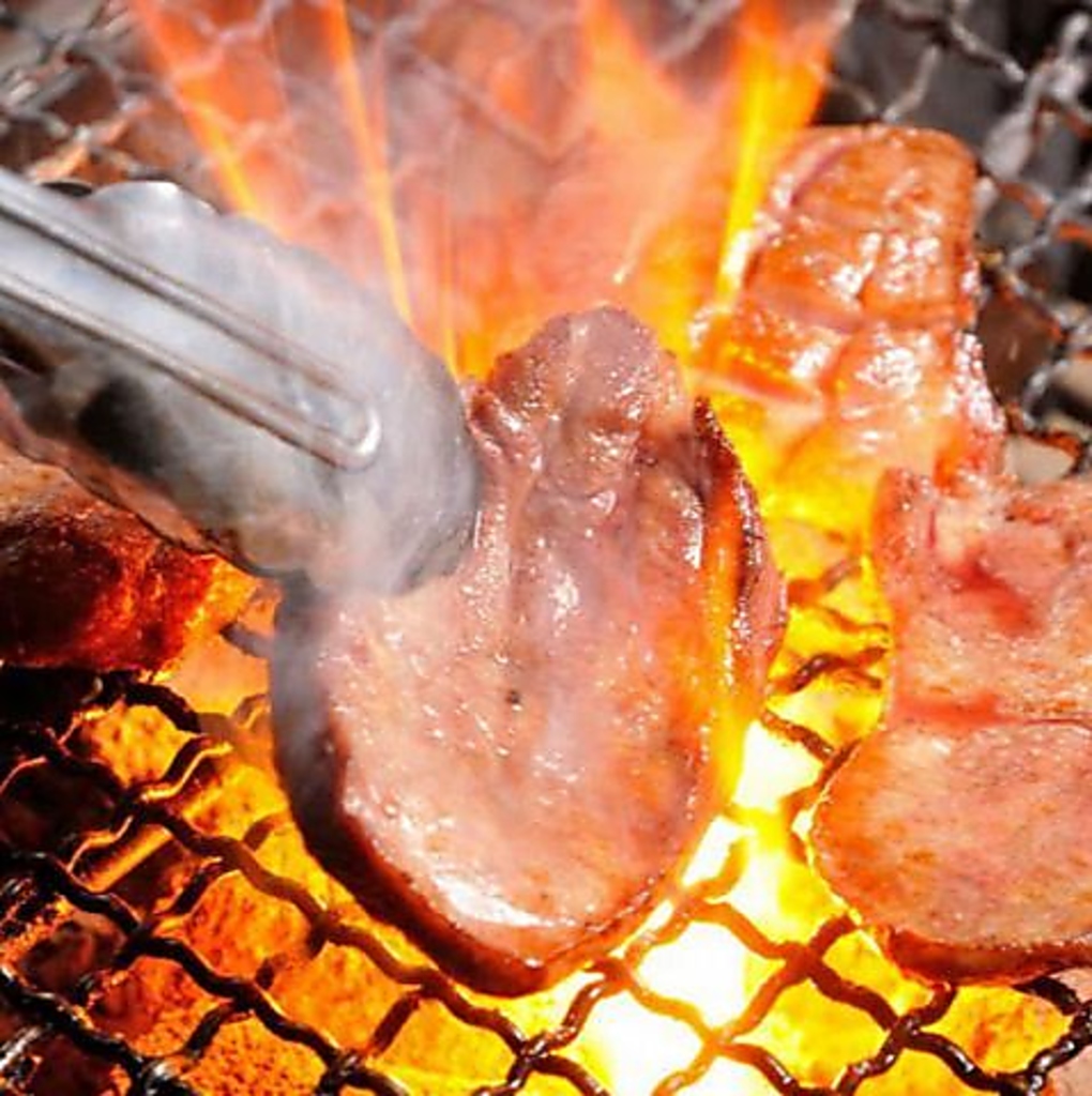 【厚切り牛タン 伊達の旨塩焼き】店内で一枚一枚手仕込みです♪
