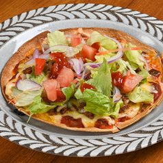 ピリッとスパイシー！【タコスピザ】カリッと焼き上げたタコスピザでお酒が進む、笑顔になる美味しさを堪能の写真