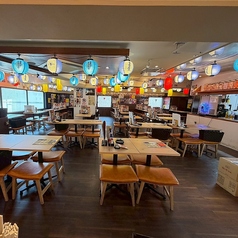 居酒屋それゆけ！鶏ヤロー！梅田茶屋町店の雰囲気1