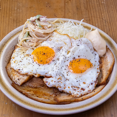 【背徳感たっぷりのごちそう】チャーシューエッグ◆一口食べれば思わず笑顔がこぼれます！の写真