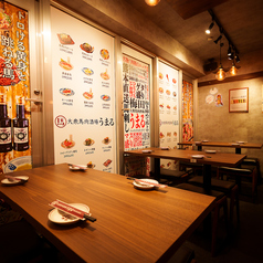 【お洒落なテーブル席と店内雰囲気♪】こだわりは心から全てのお客様にくつろぎ楽しんでいただくこと♪ 私どもがその空間づくりを全力でお手伝いさせていただきます！記念日や接待に誕生日など,様々なシュチュエーションにも対応させていただきます◎梅田で居酒屋をお探しの方は是非当店へご来店ください！