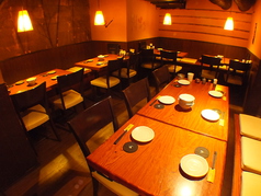 大人数の宴会にも対応可能なテーブル席は28名様収容可能