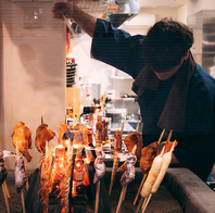 落ち着きと賑わいが共存！和韓融合のモダンな大衆居酒屋