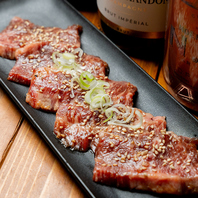 美味さを引き出す！徹底した肉の選定と魅せるカット技術