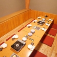 中規模のご宴会に最適な、最大30名様まで収容可能な掘りごたつエリアです◎適度な仕切りがありながらも、一体感を感じられる空間は、部署ごとの飲み会や親睦会にぴったり♪足元が楽な掘りごたつ式なので、長時間のご宴会でも疲れにくく、最後までゆったりとお過ごしいただけます。和の風情溢れる空間で宴をどうぞ♪