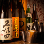 全国各地から厳選した日本酒・焼酎を常時10種以上取り揃えております！