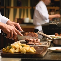 目の前で調理するライブキッチン