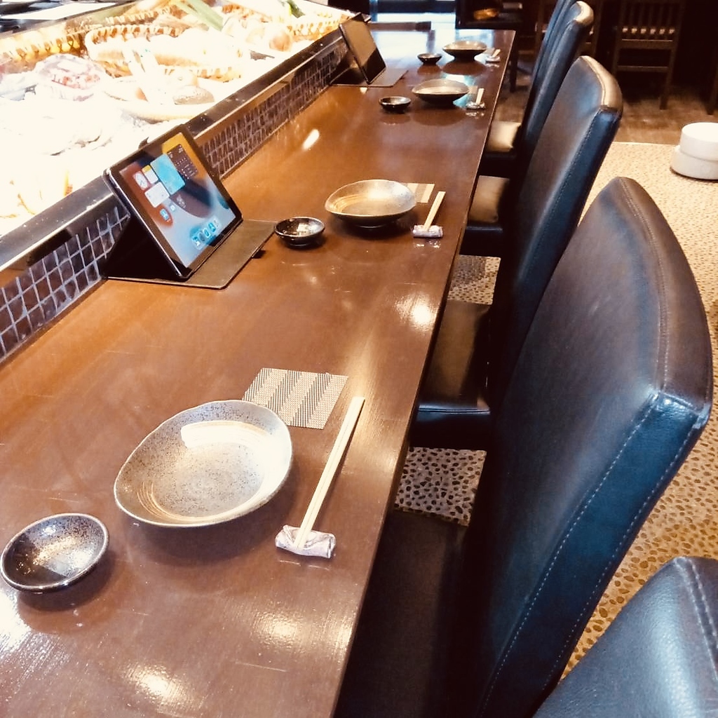 人気のカウンター席で嗜むお酒は格別です◎焼酎、日本酒、ハイボールなど各種豊富に取り揃えてます！