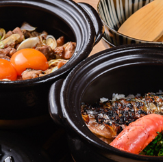 地鶏の炭火焼と玉子の土鍋親子ご飯/鯖と明太子の博多土鍋ご飯の写真