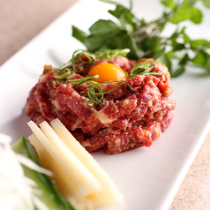 桜特撰ユッケアボカド添え