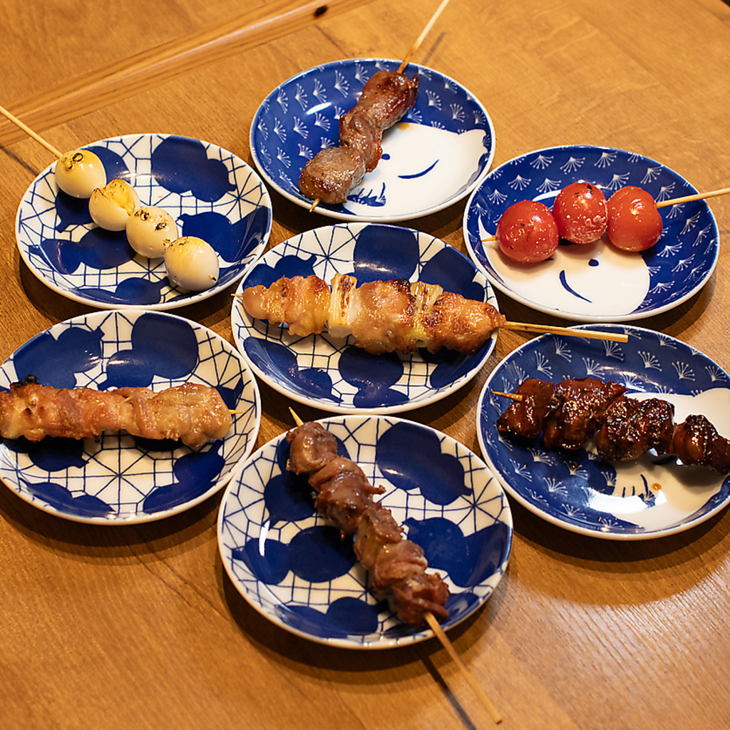 国産鶏の串焼きやラム串、お店自慢の自家製つくねなど、種類豊富にご用意しています◎
