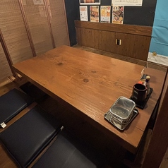お座敷がしんどい方には掘りごたつ席も。ご家族利用はもちろん、会社宴会にもピッタリのお席です。