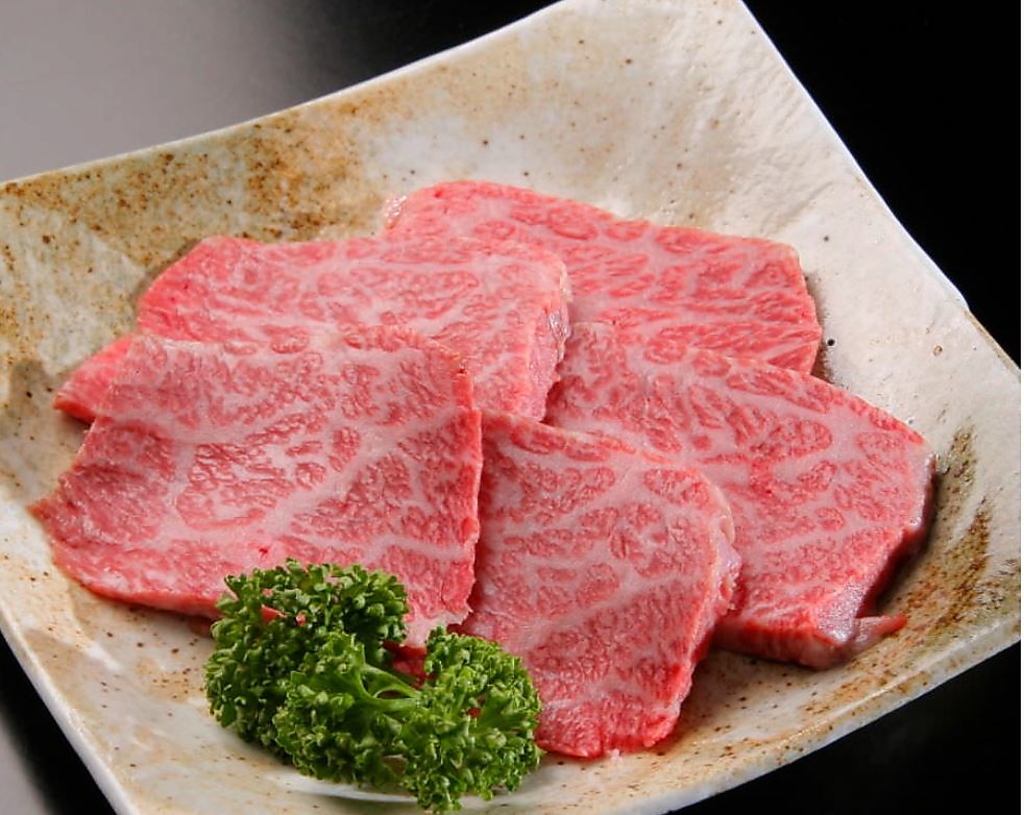 【おすすめ4】特上ハネシタ 2530円 細かなサシが特徴で脂の旨味と肉の旨味両方が感じられるお肉です
