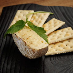 カマンベールチーズの藁焼き