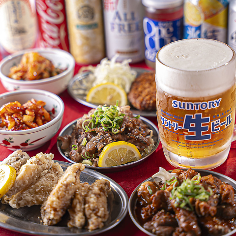 昭和レトロな居酒屋で雰囲気とおいしい料理をお楽しみください！