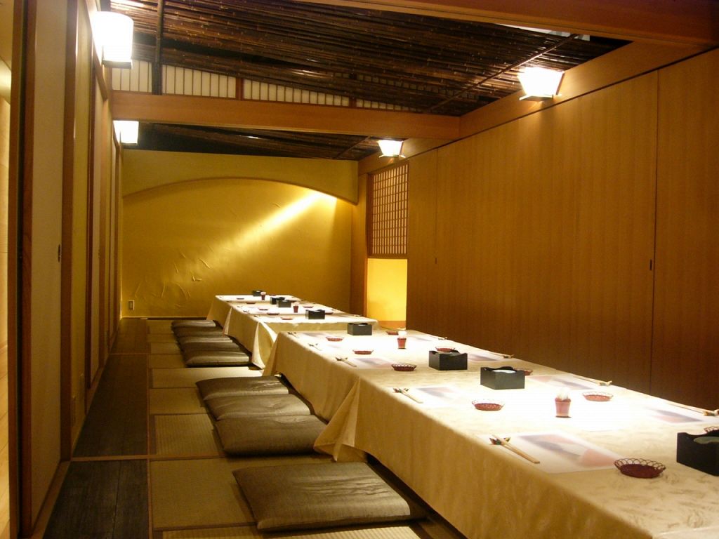 35名様までご利用出来る個室。本格懐石料理のご宴会をどうぞ。