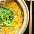 料理メニュー写真 雲丹と三つ葉の土鍋めし (2人前)