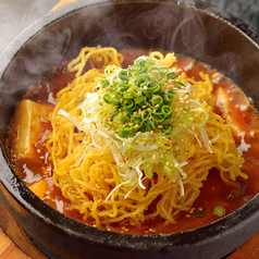 【満腹】 マー油香る石焼麻婆焼きそば