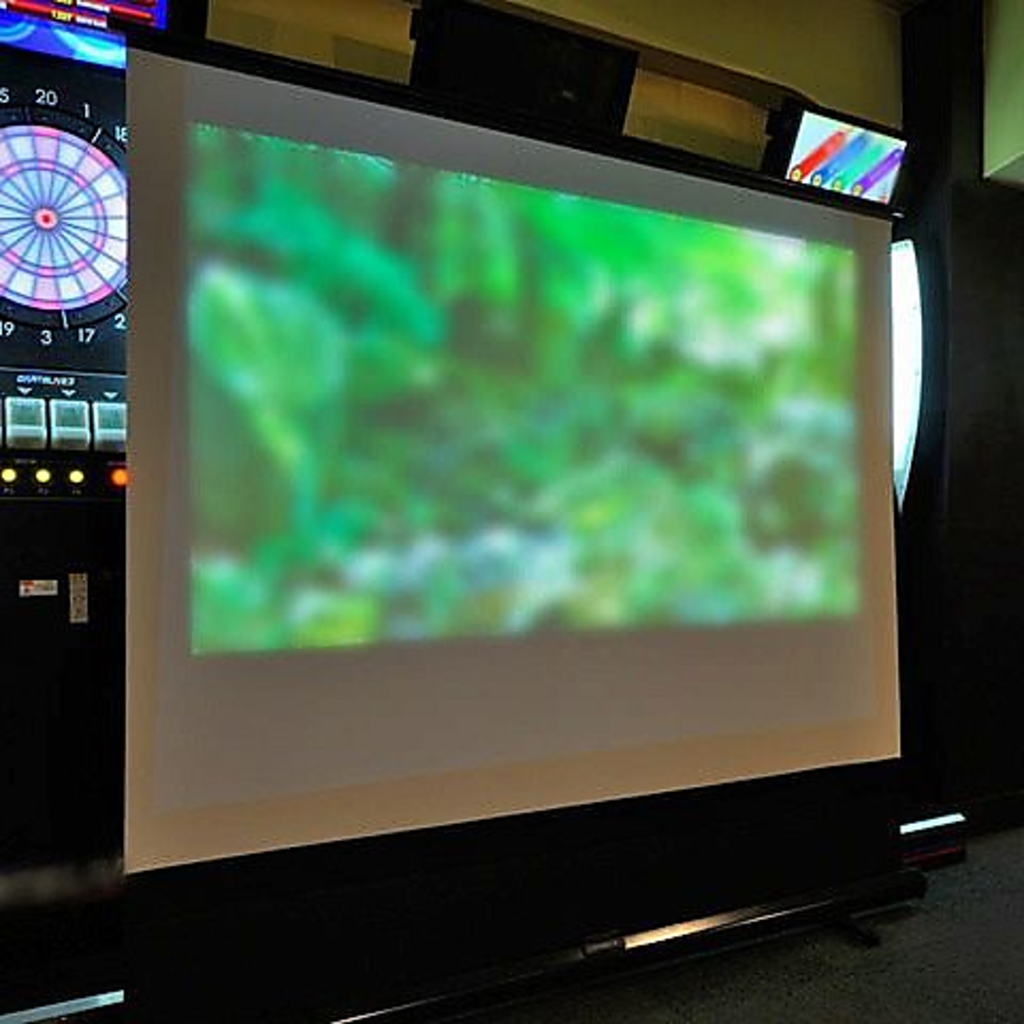 大型スクリーン＆プロジェクターでスポーツ観戦も◎仲間と一緒に盛り上がりましょう★