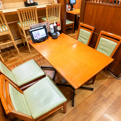 レイアウト可能なテーブル席もご用意。様々な人数にご対応いたします!