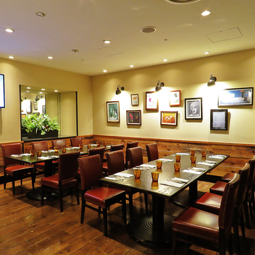 ウルフギャング パック WOLFGANG PUCK 赤坂アークヒルズ店の雰囲気1