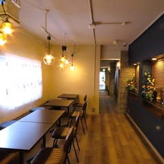 最大20名様からご利用いただける貸切プランをご用意しております。おしゃれな雰囲気の中で、大切な時間をお過ごしいただけます。プライベートな空間で、特別な集まりや各種宴会、イベントなど、さまざまなシーンでご利用できます。ぜひお気軽にご相談ください。