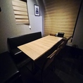 周りを気にせずゆっくりとお食事を楽しめる6名様向けの個室をご用意しております。ご家族でのお食事やご友人との集まり、接待や会食など幅広いシーンにおすすめです。本格ペルー料理とともに、落ち着いたプライベート空間で特別なひとときをお過ごしください。少人数でのご宴会にもぜひご利用ください。