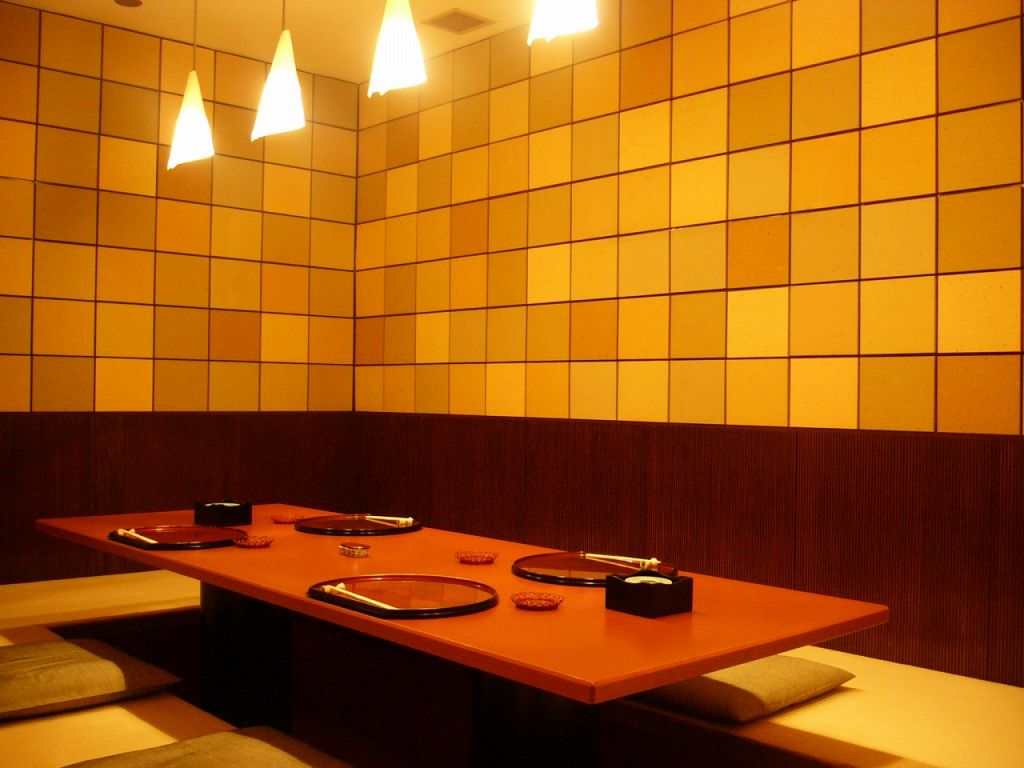 4名様までご利用出来る個室。大切な仲間と過ごす時に最適。