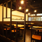 コンパクトなお店だからこそできる貸切宴会も魅力☆木目調の落ち着ける雰囲気も人気♪