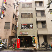 各線五反田駅からのアクセスが大変便利です！JR五反田駅、東急池上線五反田駅からは徒歩3分！そして、都営浅草線五反田駅からは徒歩わずか1分と駅を出てすぐの好立地です。路面には当店の看板がございますので、目印にしてください。1階に酒屋さん、2階に麻雀屋さんがあるビルの4階にございます。