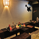 お近くのお客様との会話を楽しんだり、アットホームな雰囲気で賑やかに過ごせます♪