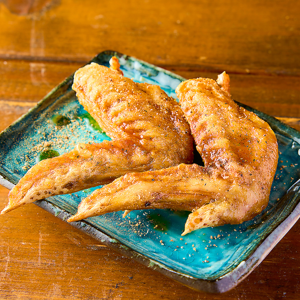 【揚げ物】新鮮魚介だけでなく、手羽先や若鶏の唐揚げなどガツンとパンチのあるメニューも充実◎