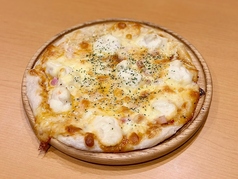 ベーコンとポテサラの照りマヨピザ