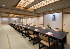 【紅葉】一番大きな個室は最大28名様迄収容可能。大切なお食事をぜひ日本料理藍彩で。※乳幼児用ベッド可能