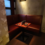 テーブル席も完備！人気のためお早めのご予約を