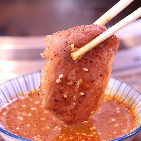 肉の旨みを最大限に引き出す味噌だれで味わう、黒毛和牛や地鶏の料理は絶品揃いです！