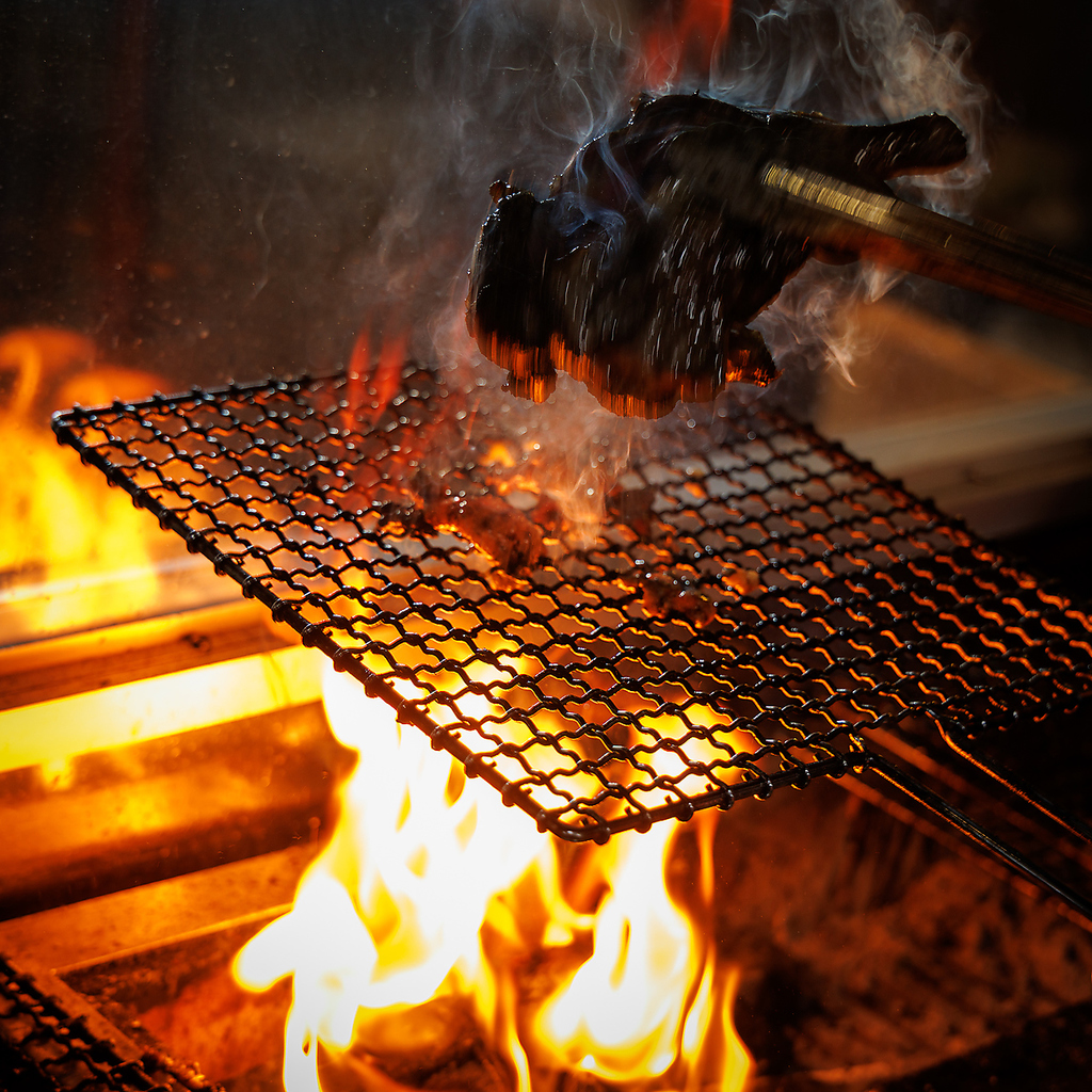 炭火で焼き上げる逸品は至福の味