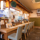 カウンター席はおひとり様も大歓迎♪店主自ら釣ってきた魚を眺めながらお食事をお愉しみください♪一人でも気軽に入りやすいカウンター席は、6名様までお座りいただけます。大将が釣り上げたお魚をつまみにしっぽりと美味しいお酒を楽しんだり、お酒と共に他のお客様との出会いを楽しむのもカウンター席の魅力のひとつ◎