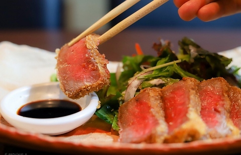 鳥取の旬な食材を使った料理と選りすぐりのお酒の相性をお楽しみください。